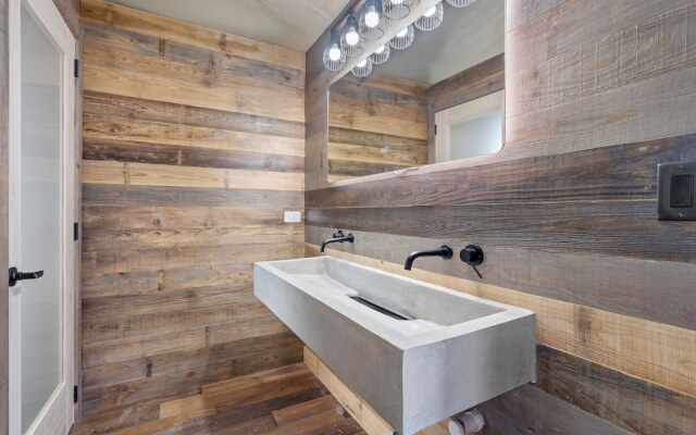 Outdoorsy Hill Country