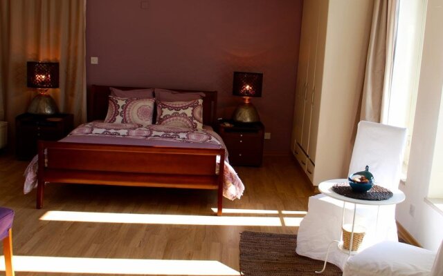 H B&B