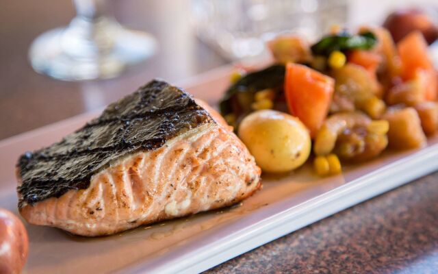 Holiday Inn Portland - Columbia Riverfront by IHG