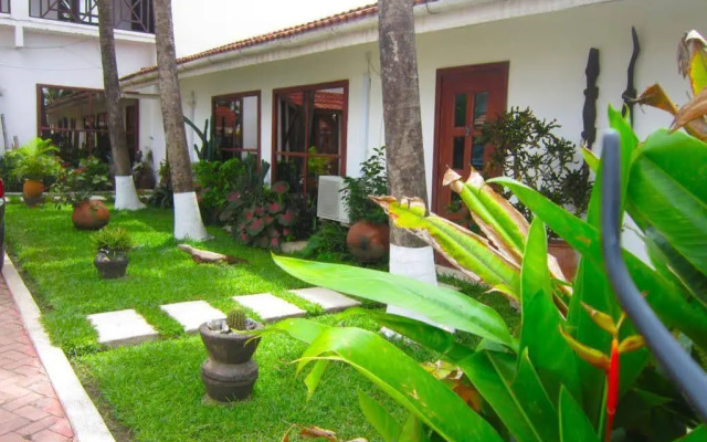 La Paradise Inn