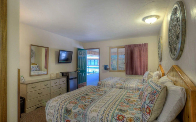 Cedar Wood Inn