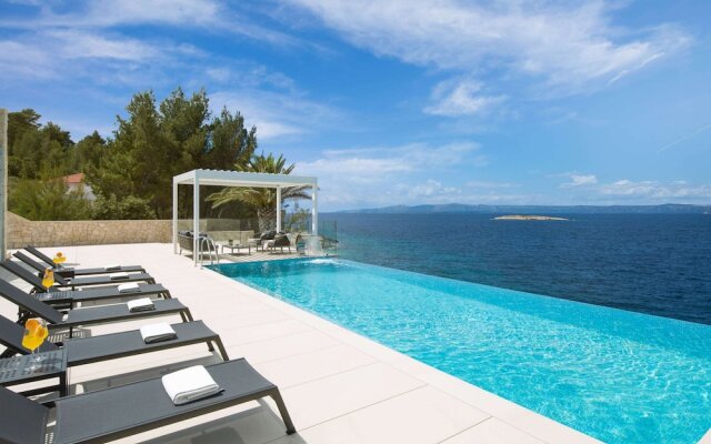 Beach Villa in Korcula with Pool, Sauna & Hot Tub