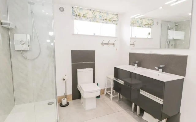 Capel Mawr, Basement 19