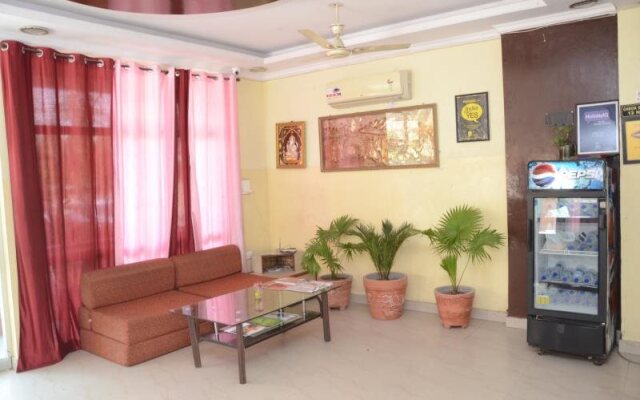 OYO 10347 Hotel Deepak