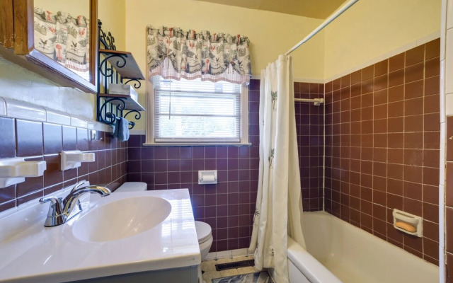 Fayetteville Vacation Rental ~ 6 Mi to Downtown!