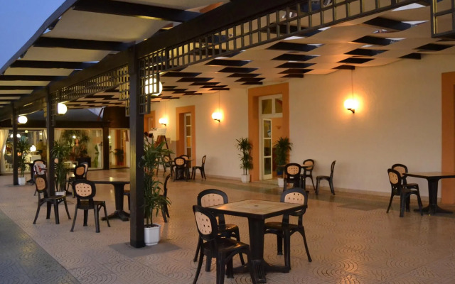 Kamarina Resort