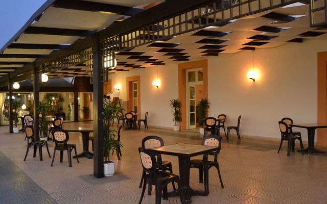 Kamarina Resort