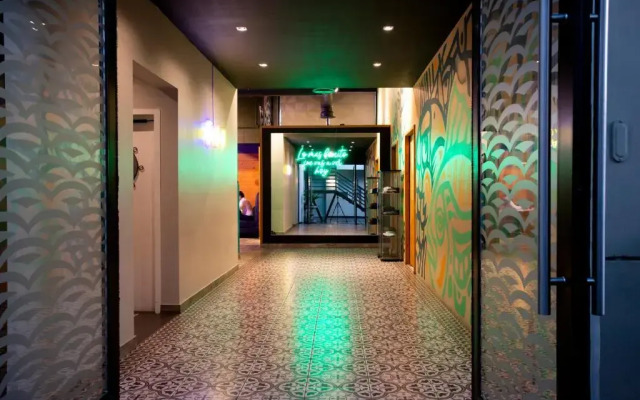 653 Hotel