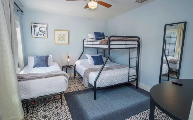 Stunning 3br/2ba Haven in Downtown's Heart