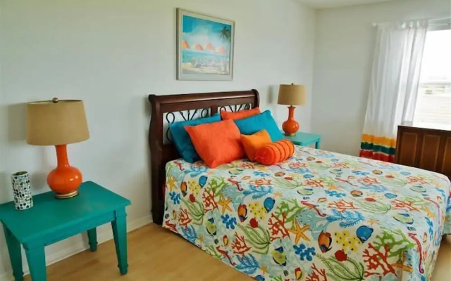 Spacious Retreat W/expansive Yard & Beach Access!