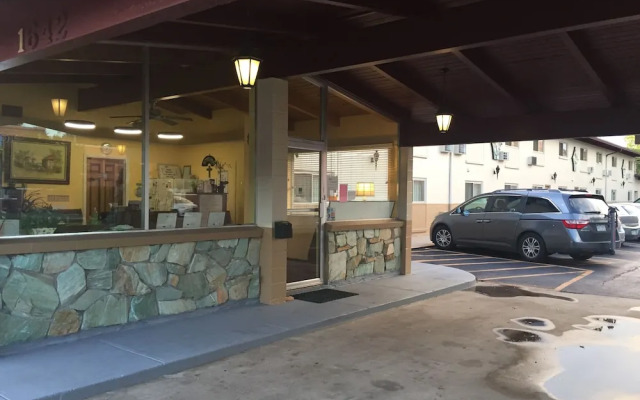 Lamplighter Motel