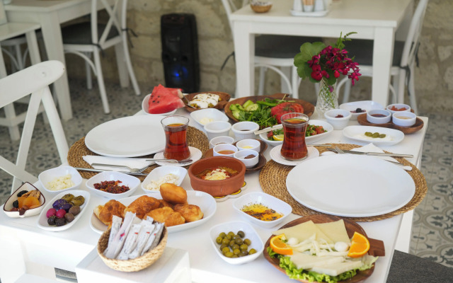 Müzeyyen Hanım Konağı Alaçatı 12+