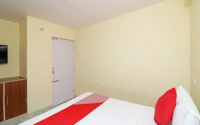 OYO Home 13520 Comfortable 2RK