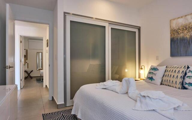 Luxury 2-Bedroom Condo with Ocean and Sunset Views
