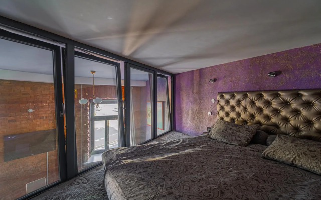 Апартаменты на 1-ой линии Васильевского острова 60