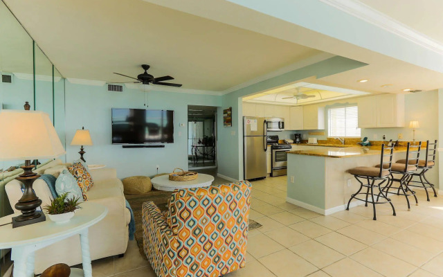 Shoreline Towers by Holiday Isle