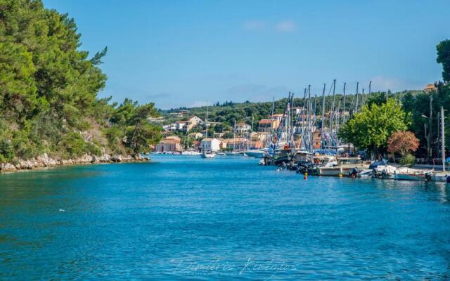 Paxos Fairytales Lovenest 1