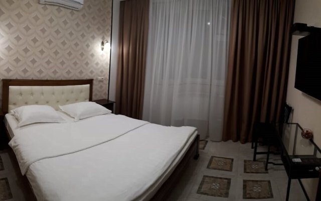 Hotel Day and Night on Profsoyuznoy