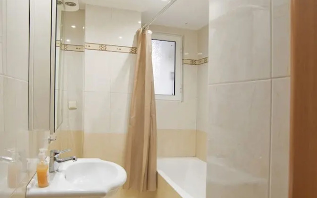 Seaside Apartment in Piraeus