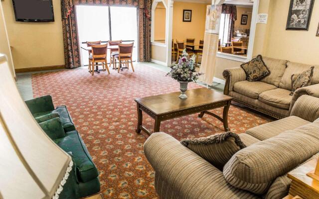 La Quinta Inn & Suites by Wyndham Fayetteville I-95