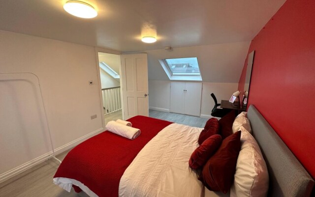 Comfortable and Stylish 3BD House in Luton