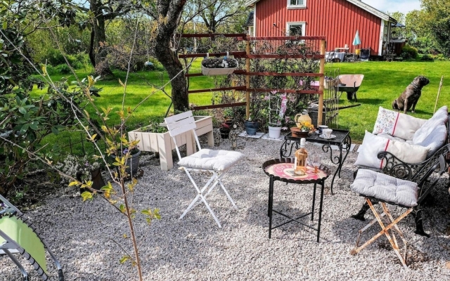 Tranquil Lake View Cottage-by Traum