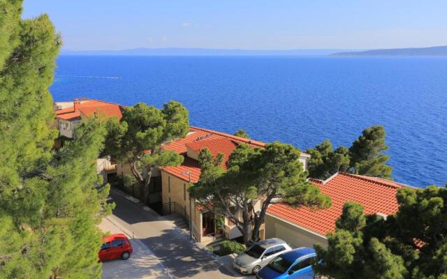 Apartments by the sea Brela, Makarska - 18814