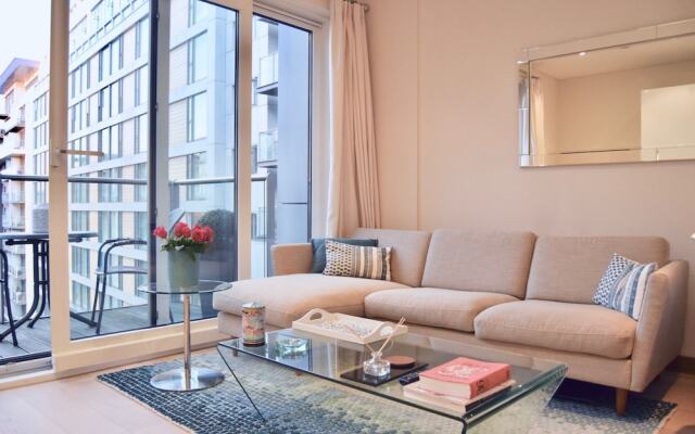 Bright 1 Bedroom Apartment With River Views