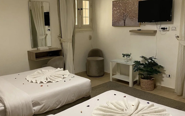 Seven Pyramids Inn