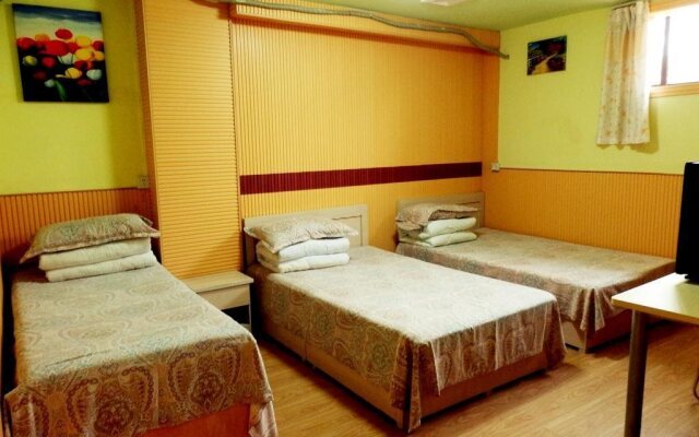 Seven Seas Youth Hostel