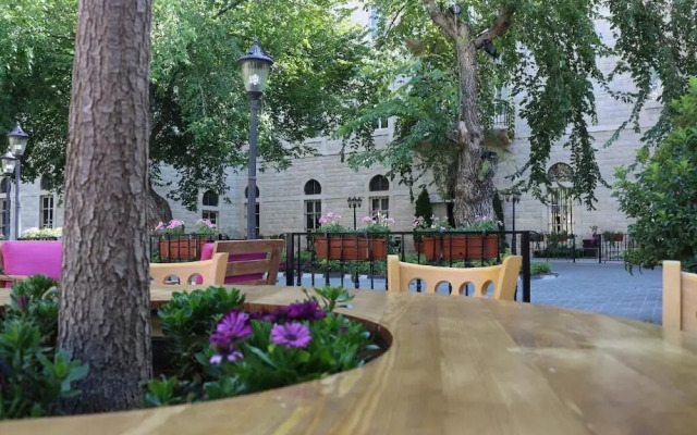 Grand Kadri Hotel
