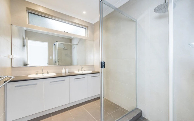 Ledge Point Village - Villa 16 - Beachfront Ocean Views