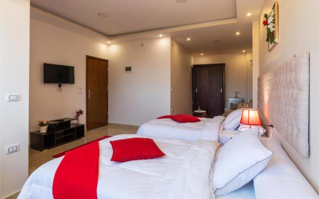 Pyramids Village Inn