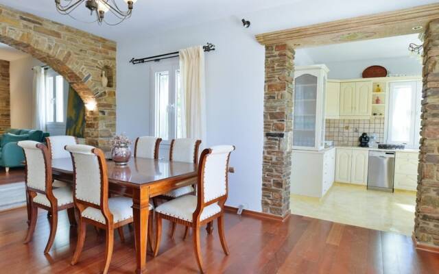 Charming 3-bedroom House in Tinos