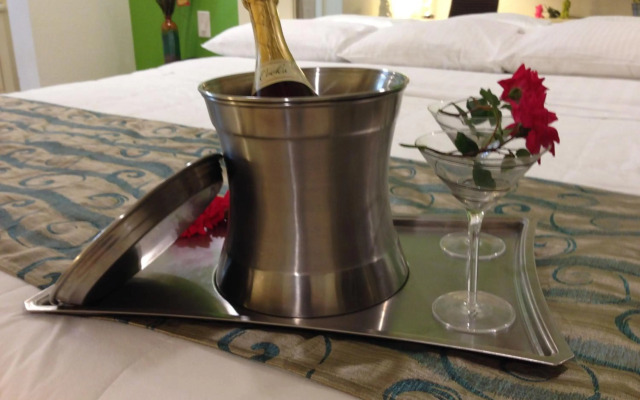 Romantic Inn & Suites