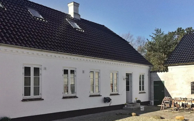 10 Person Holiday Home in Oksbol