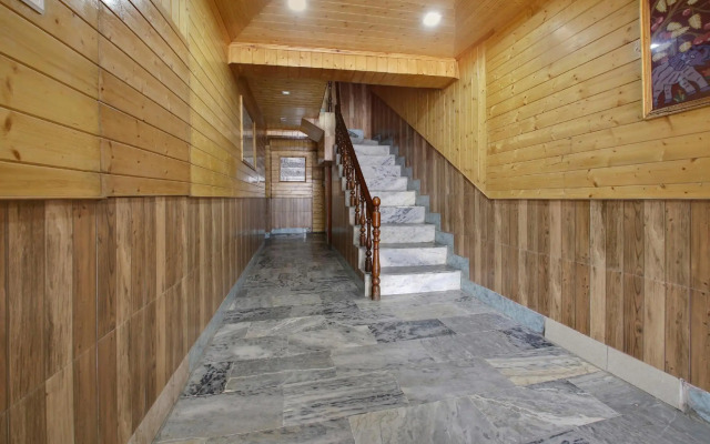 OYO 18872 Hotel Azad