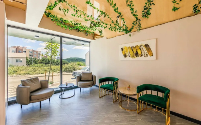 Hilltown Airport Hotel