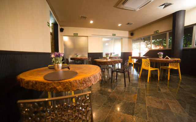 Sumatra Hotel e Centro de Convenções