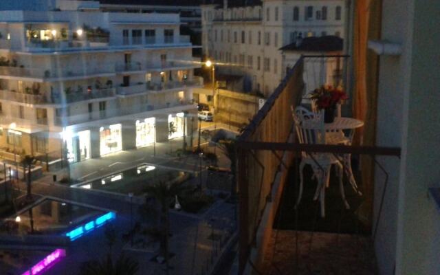 Apartment With One Bedroom In Cannes, With Wonderful City View, Furnished Terrace And Wifi 800 M From The Beach