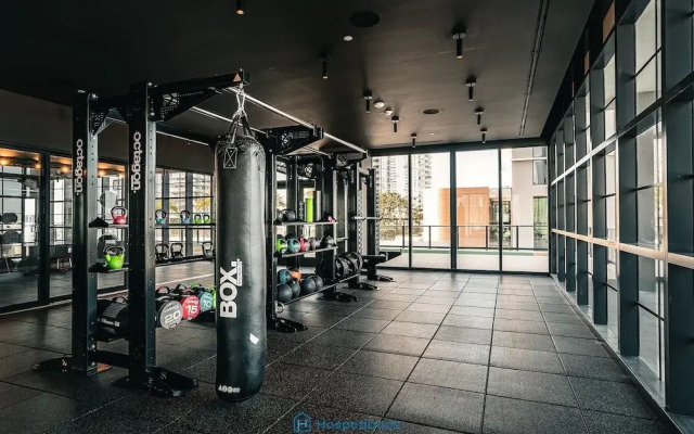 Apartment in New Luxury Condo Downtown