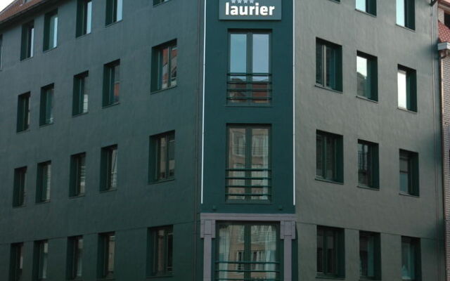 De Laurier