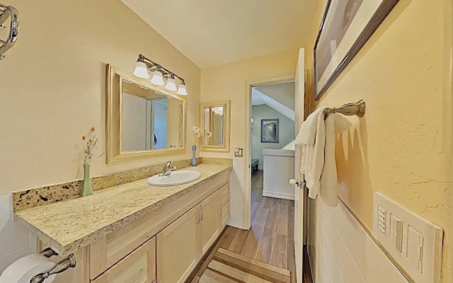 Family Friendly Summer Fun On the Mountain! Beautiful Condo With Exceptional Views by RedAwning