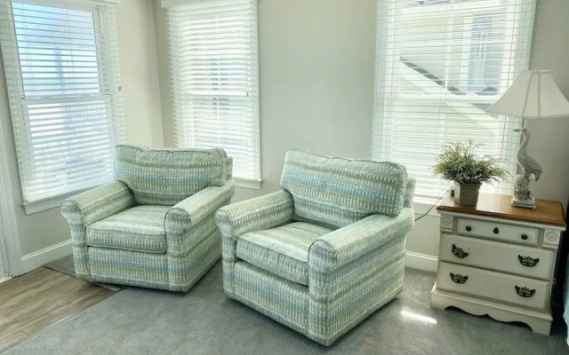 Sweet Dreams Private  4 Bedroom Home by RedAwning