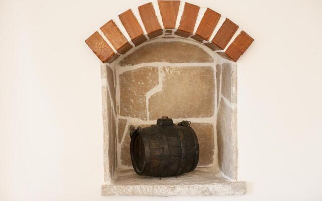 Paradise Stone Apartments