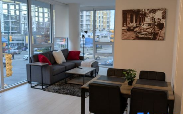 Modern 2 Bed Condo with AC and Parking