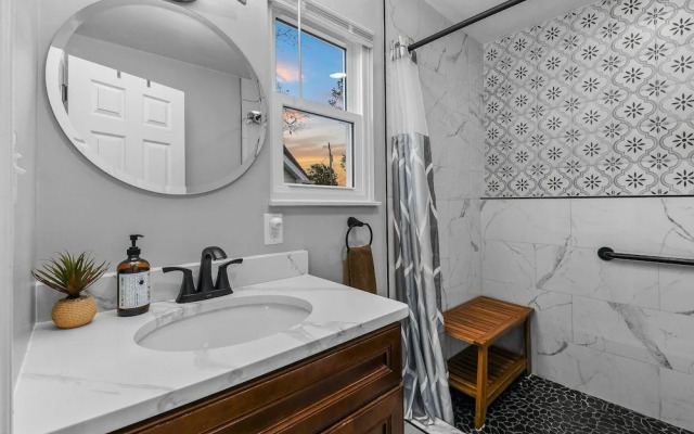 Rotties' 2 Bedroom Home by RedAwning