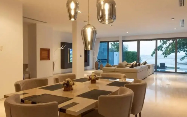 Beachfront Villa 3BR Infinity Pool V38