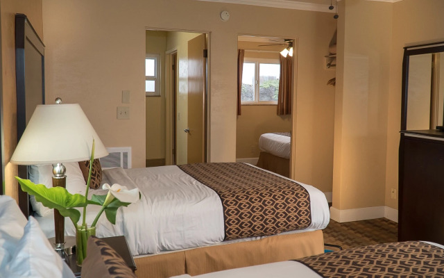 Silver Surf Motel