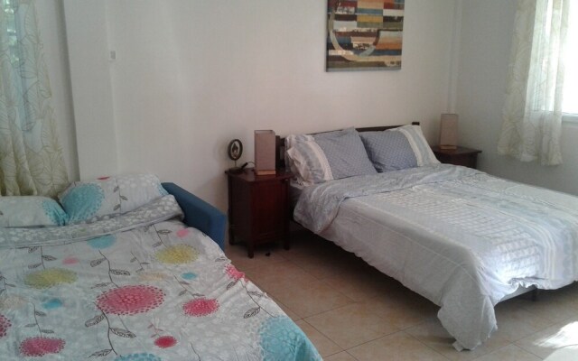 Alona Studio Bungalow